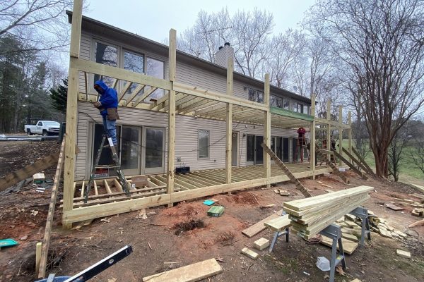 Тераса біля будинку: основа, вентиляційний зазор і довговічний настил